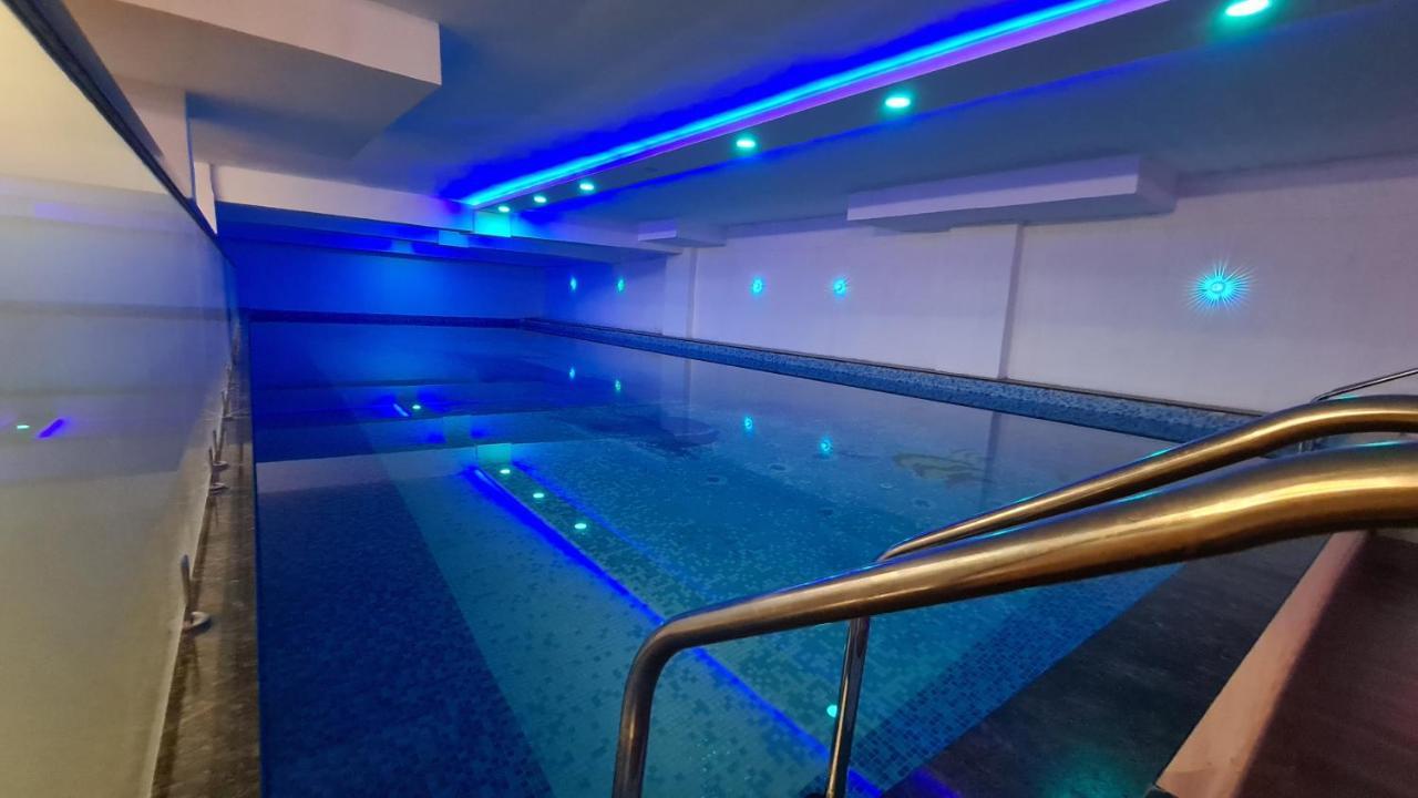 Galaxy Club & Hotel Bijāpur 외부 사진