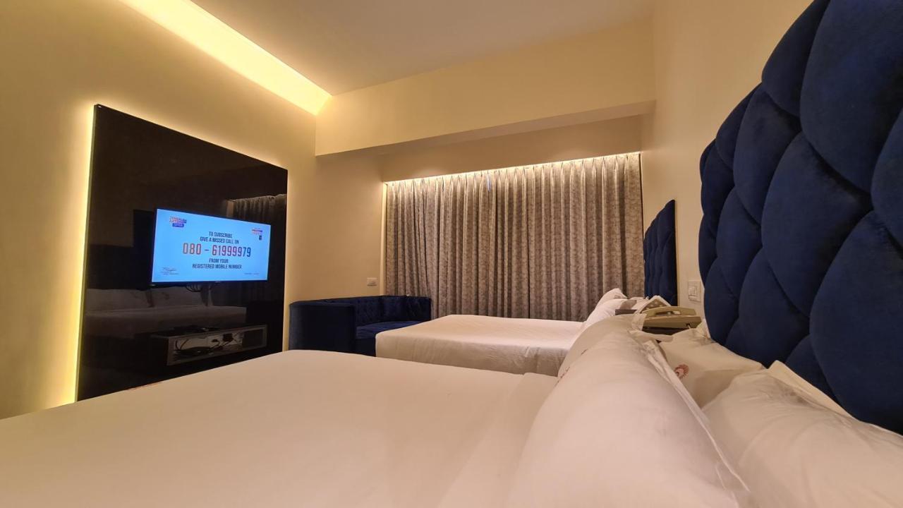 Galaxy Club & Hotel Bijāpur 외부 사진