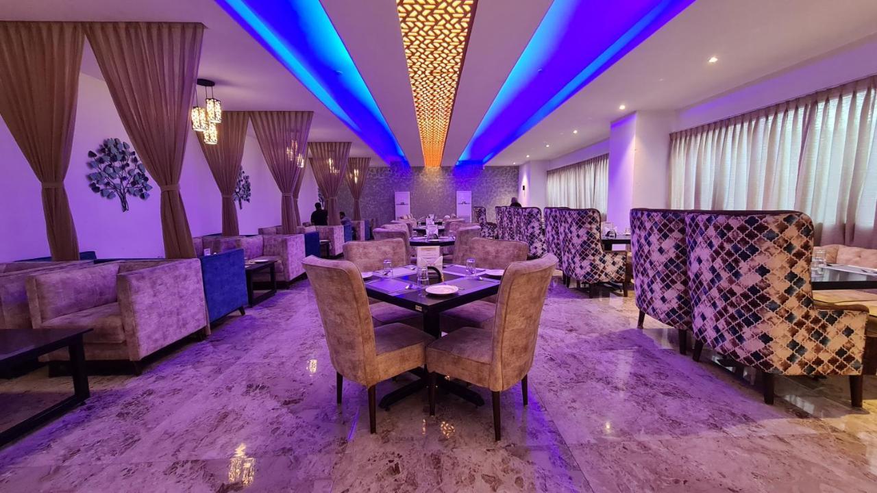 Galaxy Club & Hotel Bijāpur 외부 사진