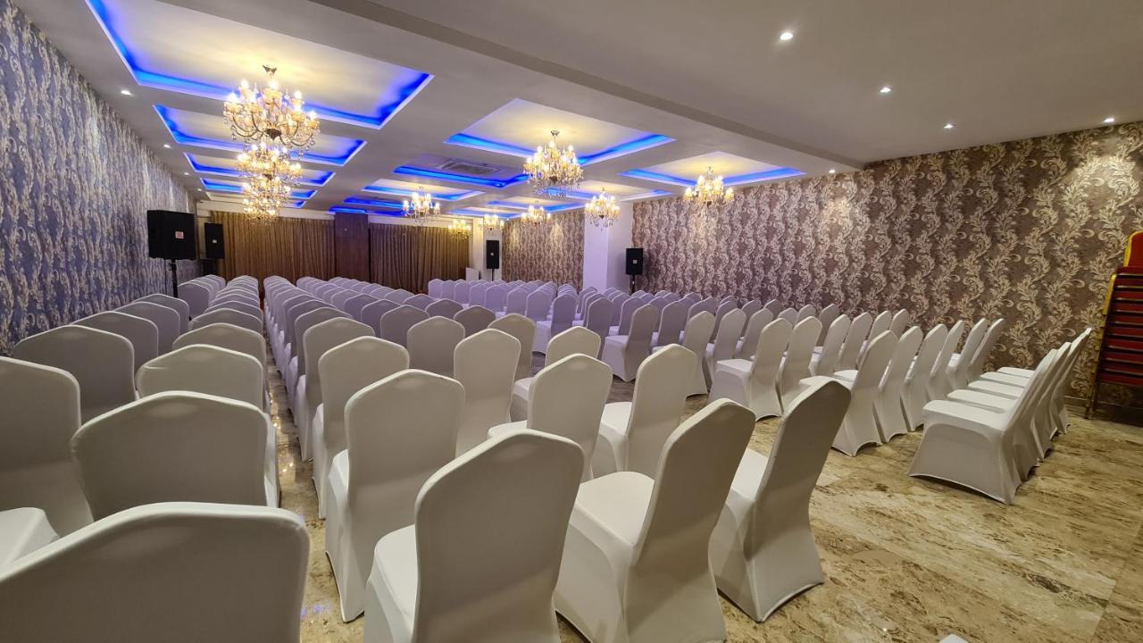 Galaxy Club & Hotel Bijāpur 외부 사진