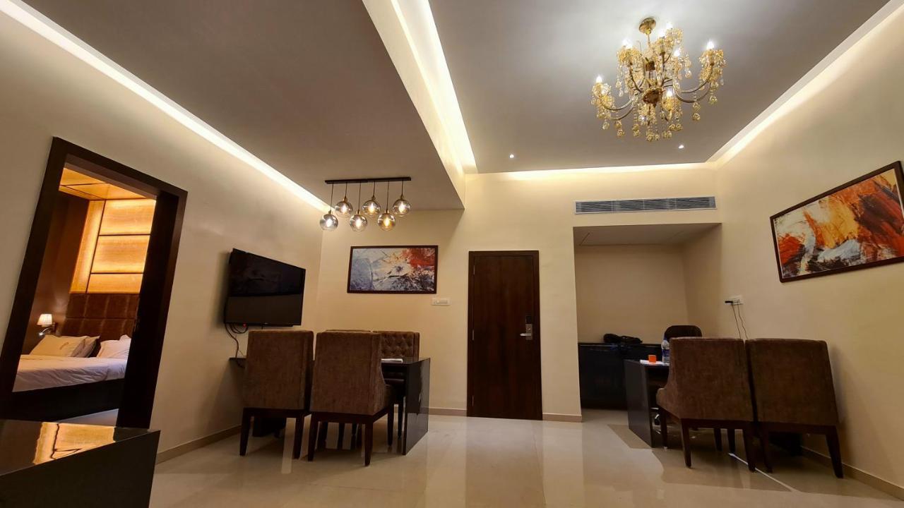 Galaxy Club & Hotel Bijāpur 외부 사진
