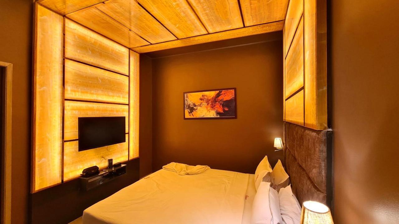 Galaxy Club & Hotel Bijāpur 외부 사진