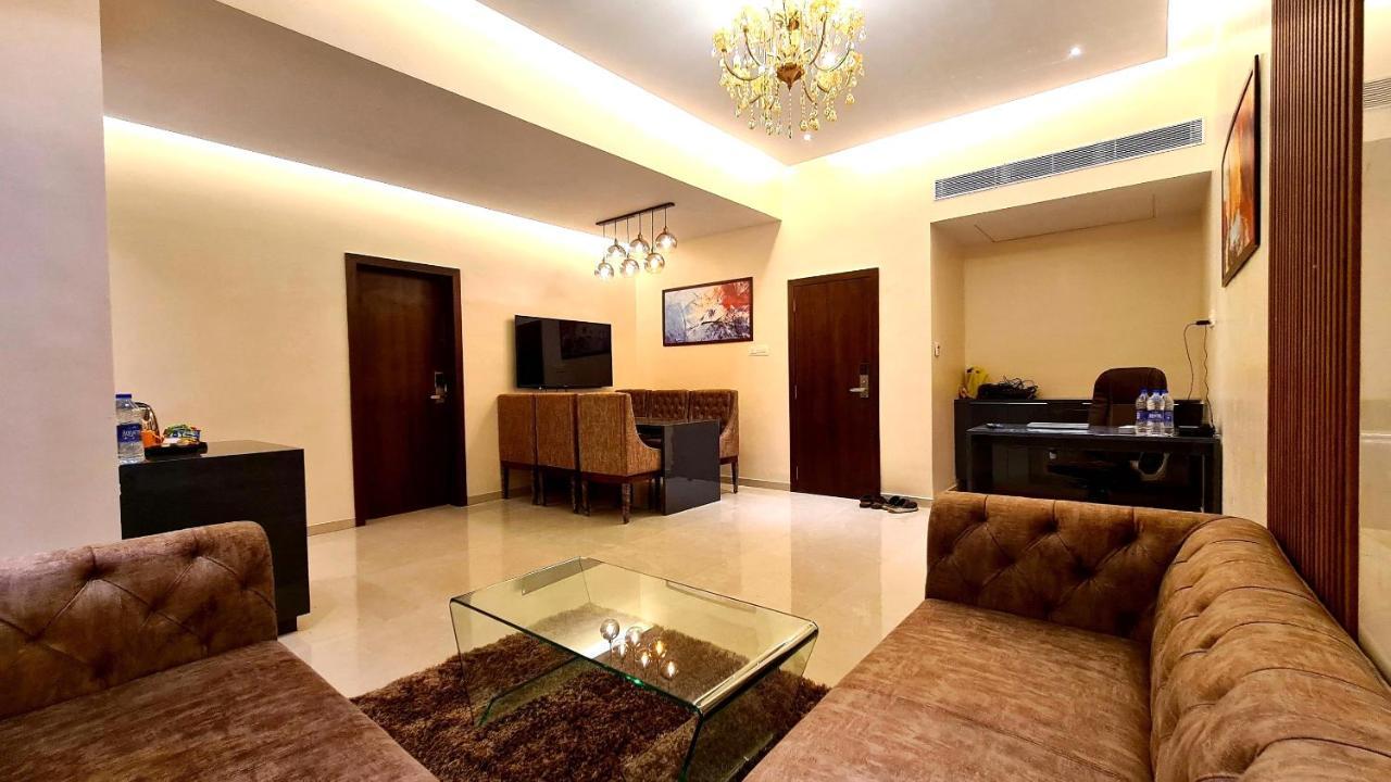 Galaxy Club & Hotel Bijāpur 외부 사진