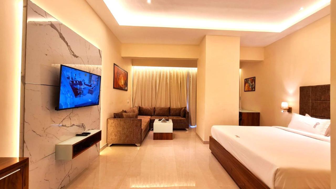 Galaxy Club & Hotel Bijāpur 외부 사진