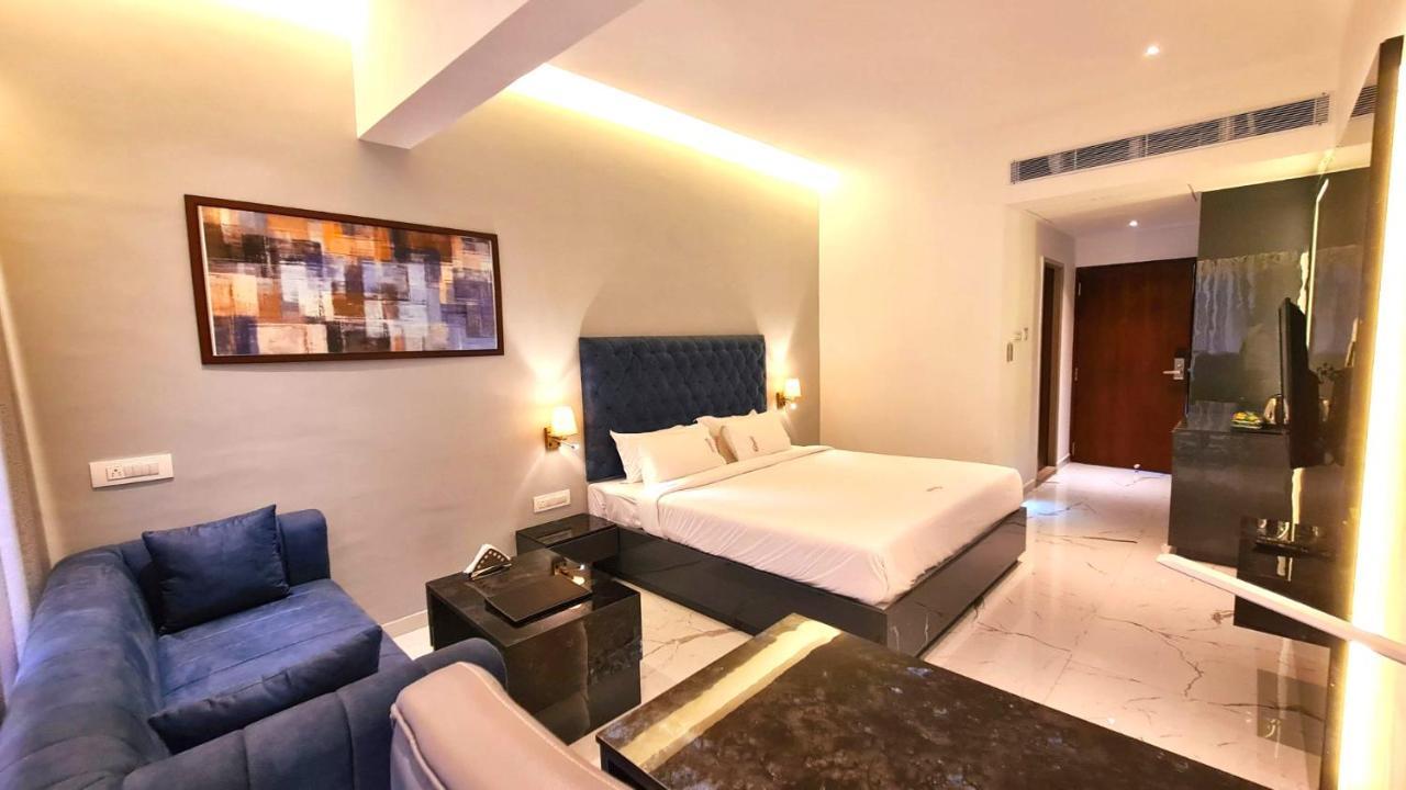 Galaxy Club & Hotel Bijāpur 외부 사진